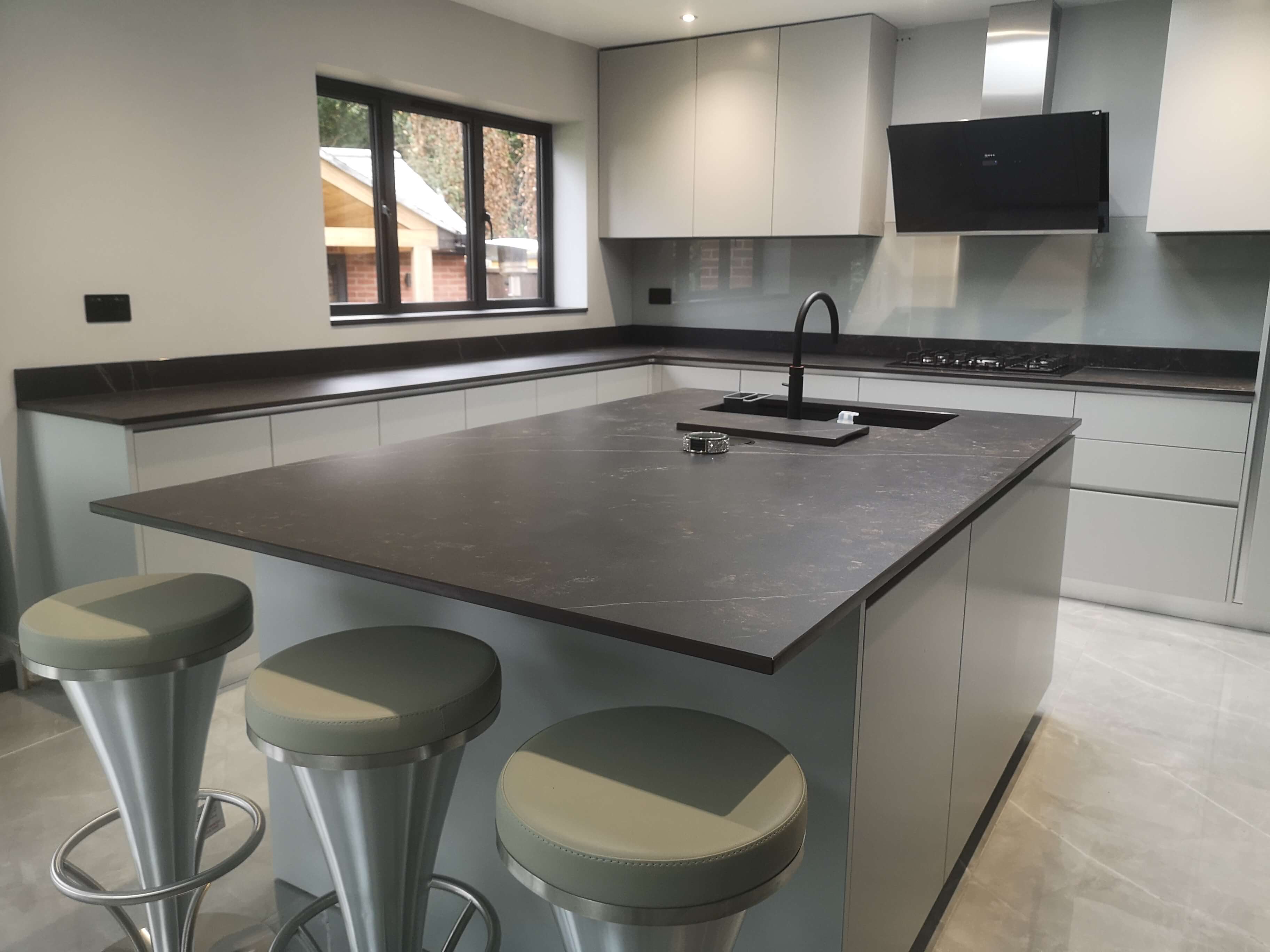 Dekton Kelya and Dove Grey Splashback